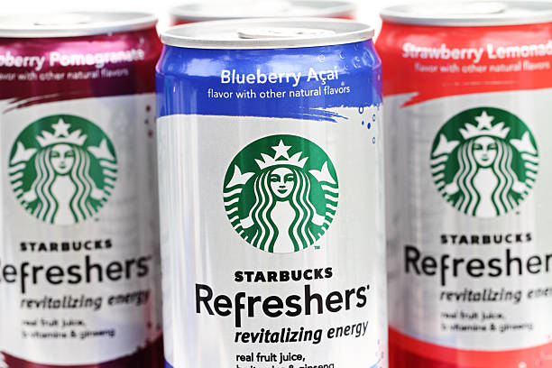 энергетические напитки starbucks refreshers восстанавливающие - starbucks coffee bean editorial стоковые фото и изображения