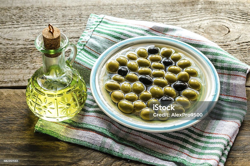 Aceite de oliva y de aceitunas completa - Foto de stock de Grasa - Nutriente libre de derechos