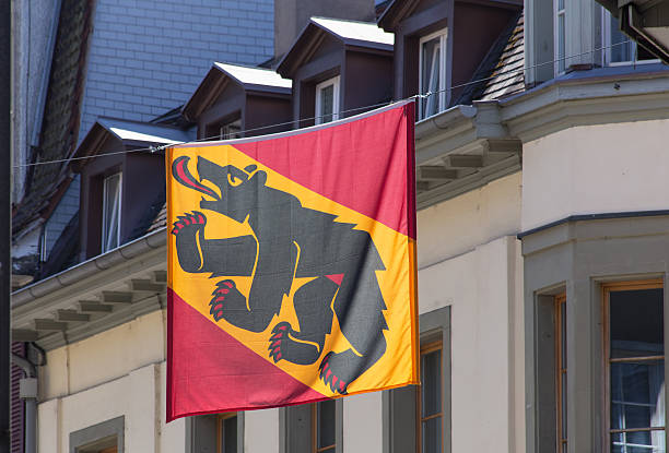 bandeira do cantão de berna - berne switzerland thun jungfrau imagens e fotografias de stock