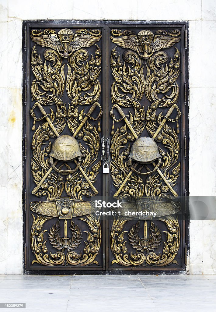 Puerta decoradas con un símbolo del Cuerpo de Infantería de Marina. - Foto de stock de Accesorio personal libre de derechos