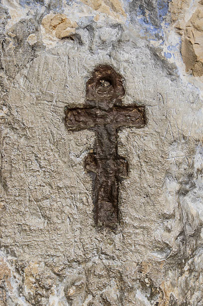 cross esculpido na rocha - simon lake - fotografias e filmes do acervo