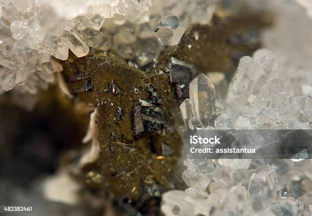 Crystal Nuggets Gold Bronze Kupfer Und Eisen Makro Extreme Nahaufnahme Stockfoto und mehr Bilder von Bergbau