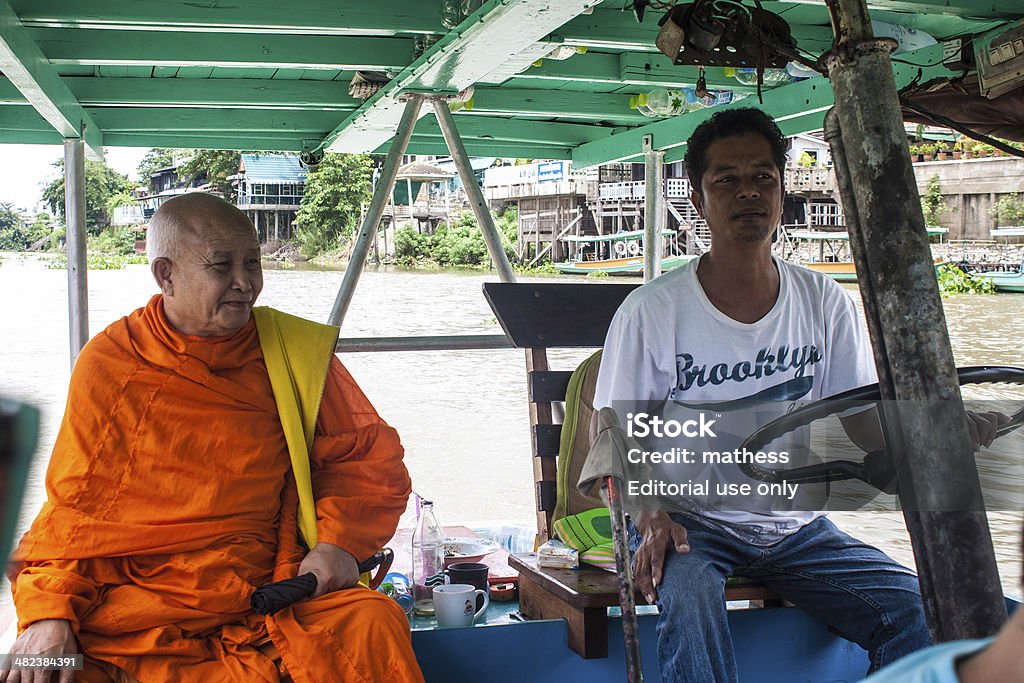 Bootsmann teil und monk auf einer Fähre - Lizenzfrei Asien Stock-Foto