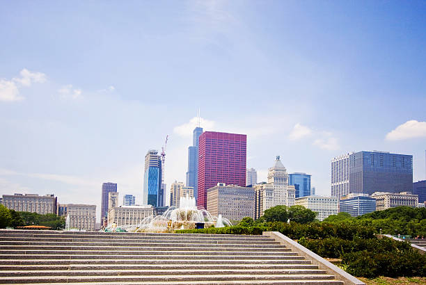 istock Buckingham fountain and the Chicago Skyline 482386514