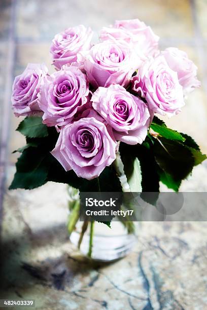 Foto de Antigos Porém Chiques Rosas e mais fotos de stock de Bouquet - Bouquet, Ensolarado, Estilo retrô