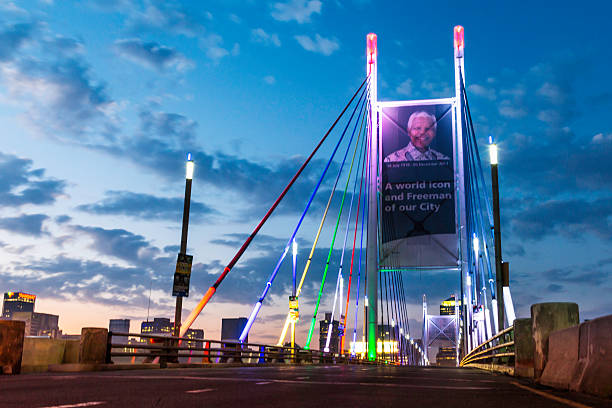 ネルソン・マンデラブリッジの日の出 - nelson mandela bridge cityscape bridge south africa ストックフォトと画像