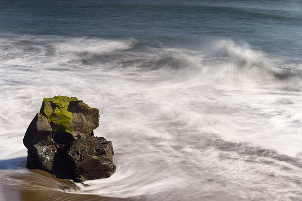 istock Ocean Waves Crashing on Coastal Rocks 482405105