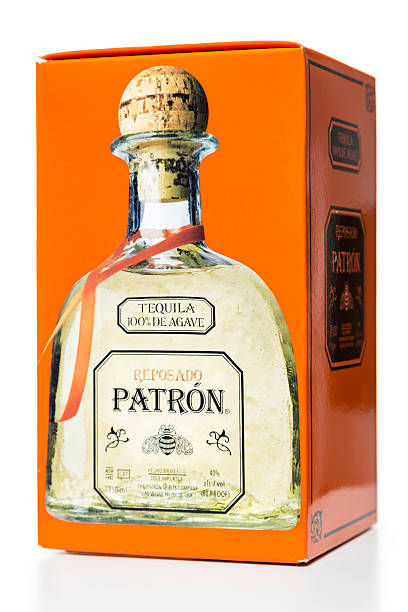 reposado patron tequila pole - patron tequila zdjęcia i obrazy z banku zdjęć