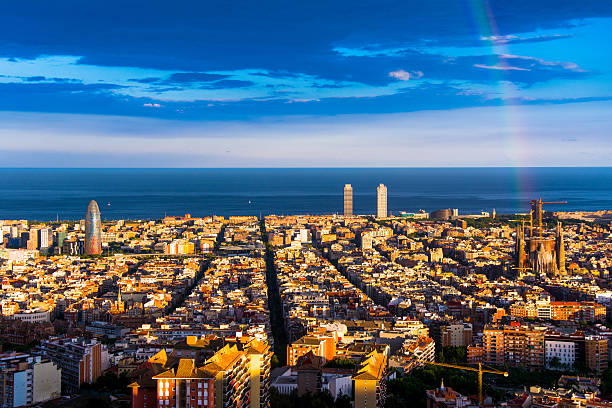 rainbow y de la ciudad de barcelona. - port de barcelona catalonia spain barcelona city fotografías e imágenes de stock