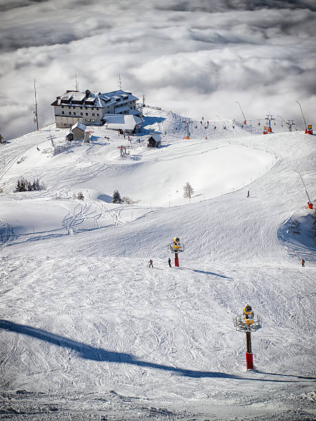 Krvavec skiing Scenic view to the ski piste and ski resort known as Krvavec, Slovenia. krvavec stock pictures, royalty-free photos & images