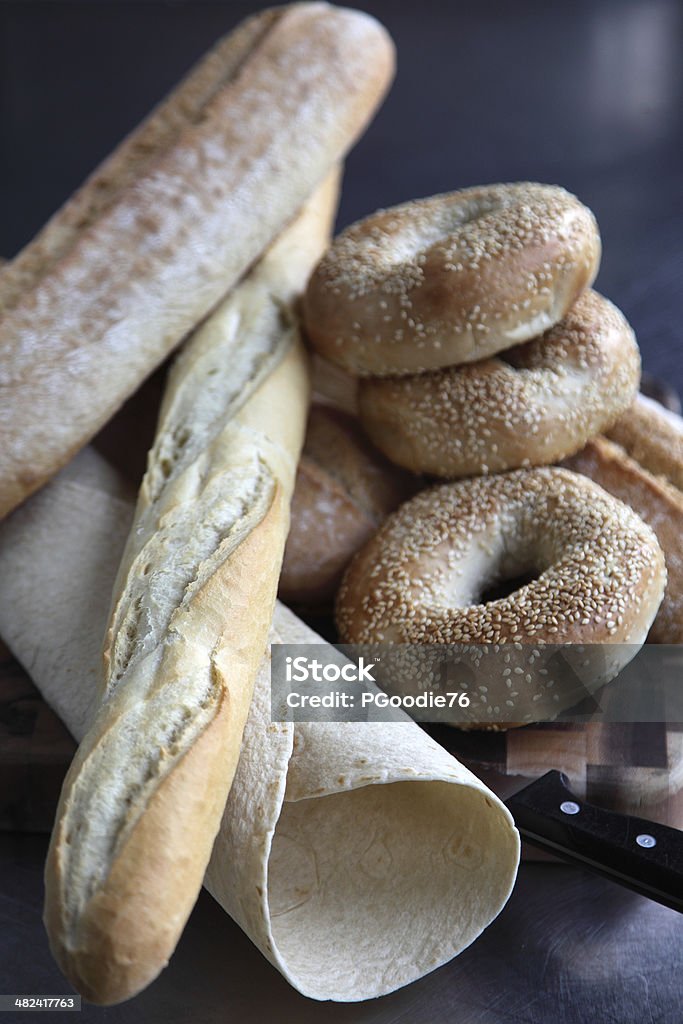 Excelente selección de panes - Foto de stock de Bagel libre de derechos
