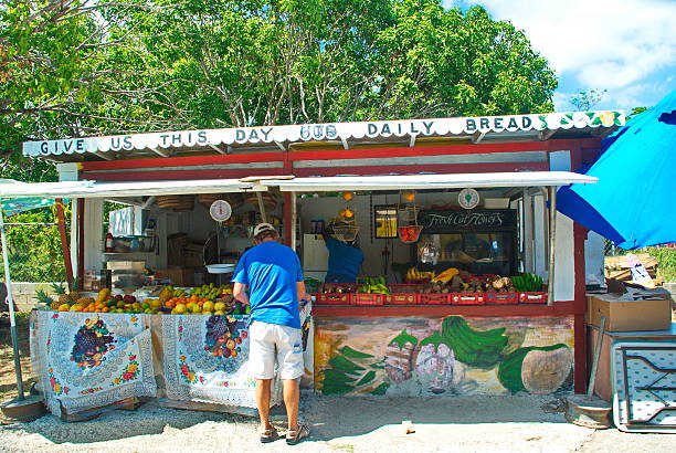 marché des caraïbes - bible stand photos et images de collection