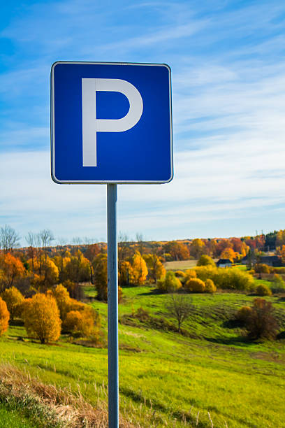 p placa - parking sign letter p road sign sign - fotografias e filmes do acervo