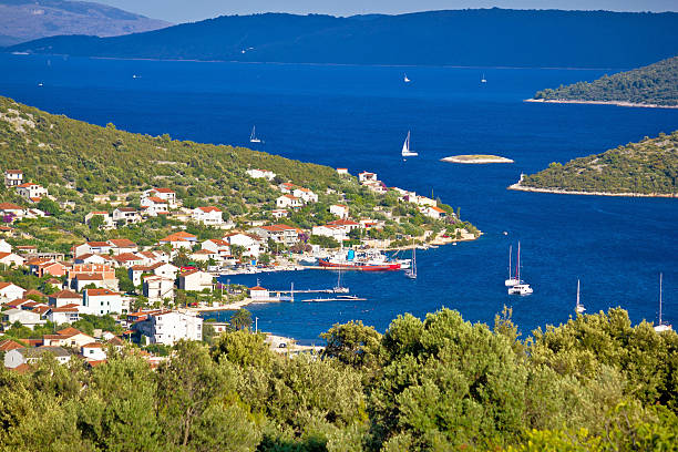 istock Vinisce village bay sailing destination 482433404