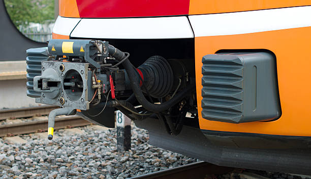 close-up view of moderna acoplador de tren. - couplers fotografías e imágenes de stock