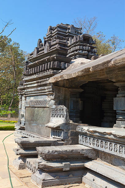 templo mahadev o xiii do século em tambdi surla - india goa temple indian culture imagens e fotografias de stock