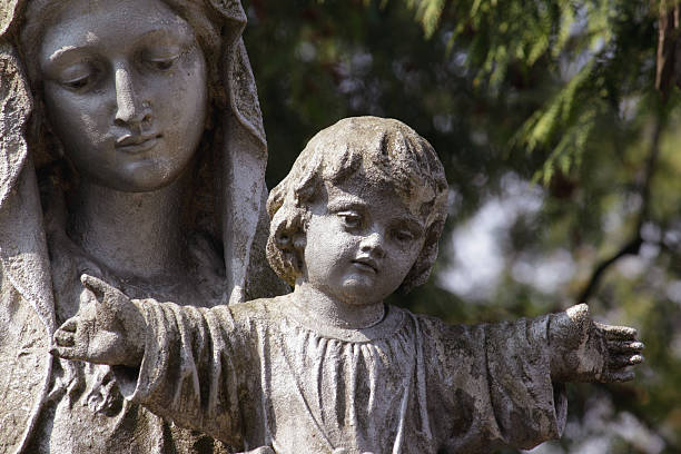 istock Statue Of Virgin Mary and Jesus Christ 482452202