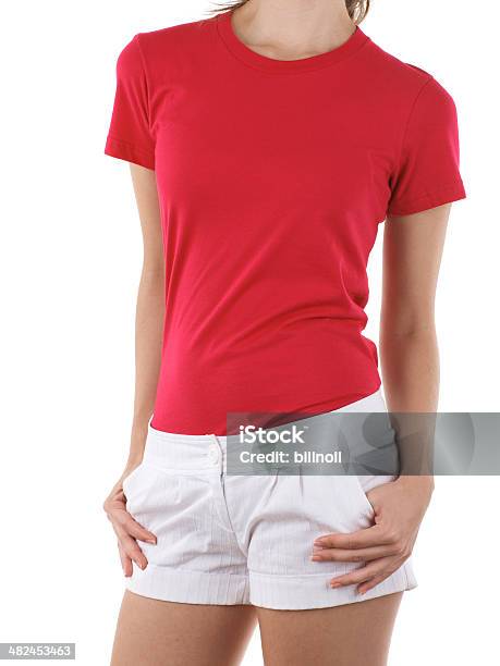Vista Frontal De Uma Mulher Vestindo Cinza Tshirt Vermelha - Fotografias de stock e mais imagens de 20-24 Anos