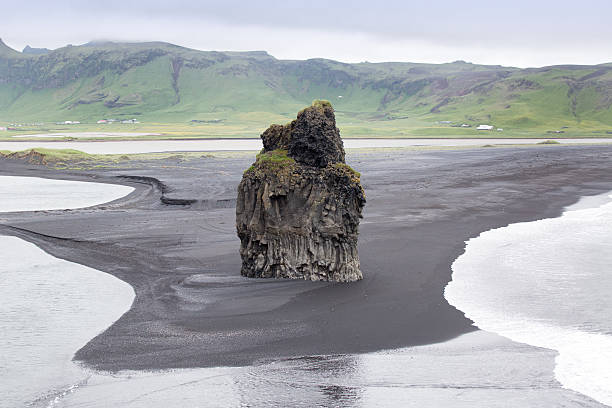 istock The black sand beach with typical Icelandic mountain landscapes 482458816