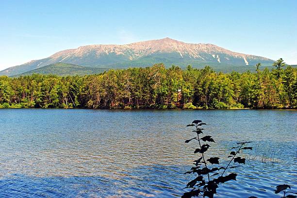 monte katahdin paisaje - mt katahdin fotografías e imágenes de stock