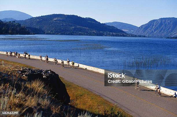 Triathlon I Ciclisti - Fotografie stock e altre immagini di Ciclismo - Ciclismo, Bicicletta, Penticton