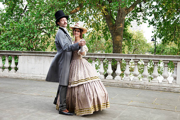 댄스 - victorian style women history couple 뉴스 사진 이미지