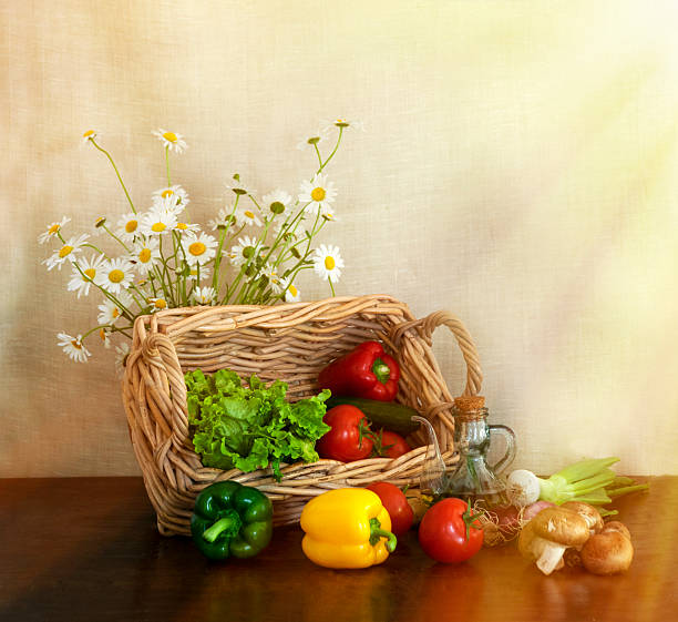 овощи - vegetable healthy eating heirloom tomato edible mushroom стоковые фото и изображения
