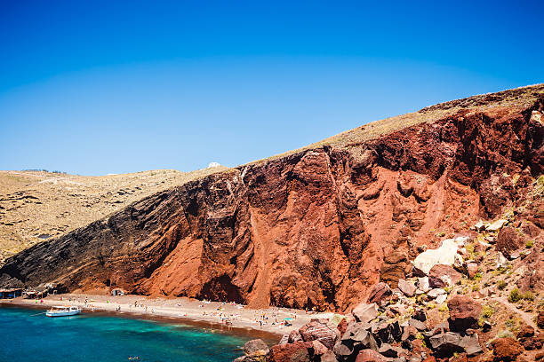 istock Red volcanic beach on Santorini, Greece 482467701
