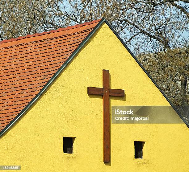 Cross Und Kirche Stockfoto und mehr Bilder von Alt - Alt, Architektonisches Detail, Architektur