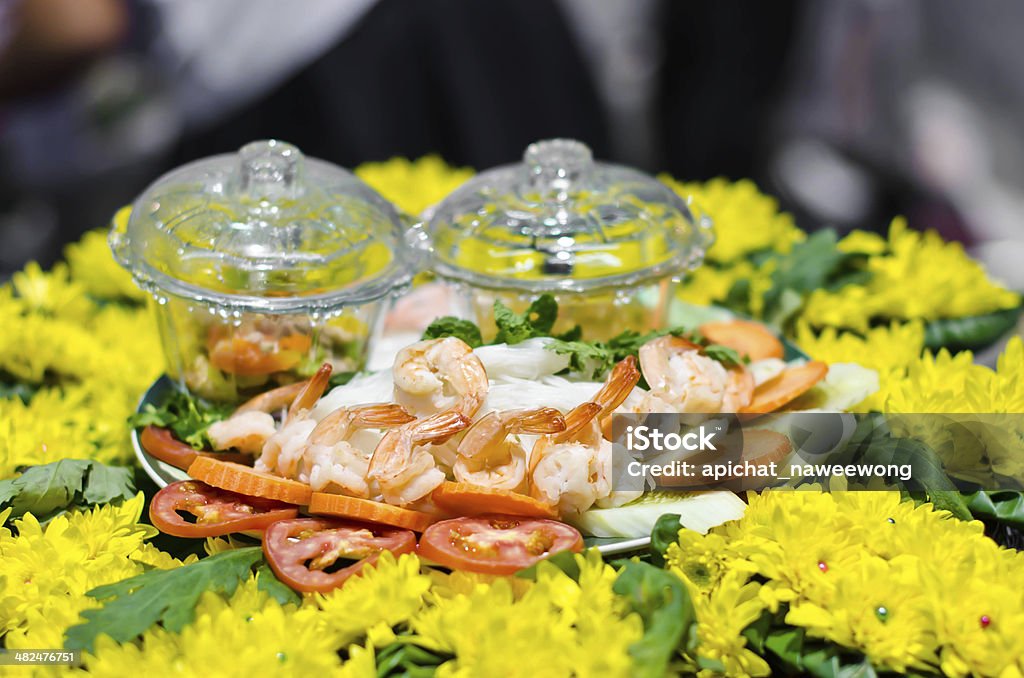 Comida tailandesa, camarão com macarrão e legumes. - Foto de stock de Adulação royalty-free
