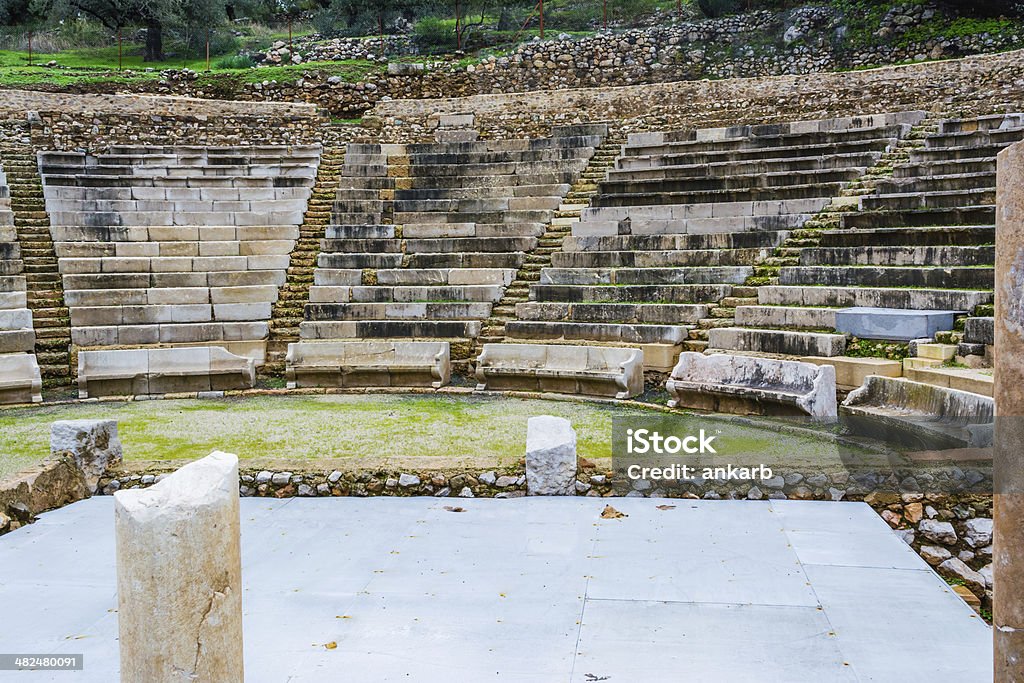 Ruinas de pequeñas Epidavros teatro - Foto de stock de Accidentes y desastres libre de derechos