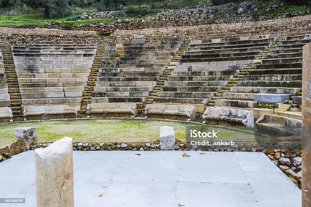 Ruínas de pequenas Epidavros Theater - Foto de stock de Acidentes e desastres royalty-free