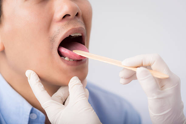 throat check-up - mensentong stockfoto's en -beelden