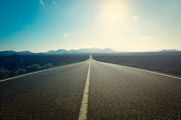 la road - asphalt road street dividing line foto e immagini stock