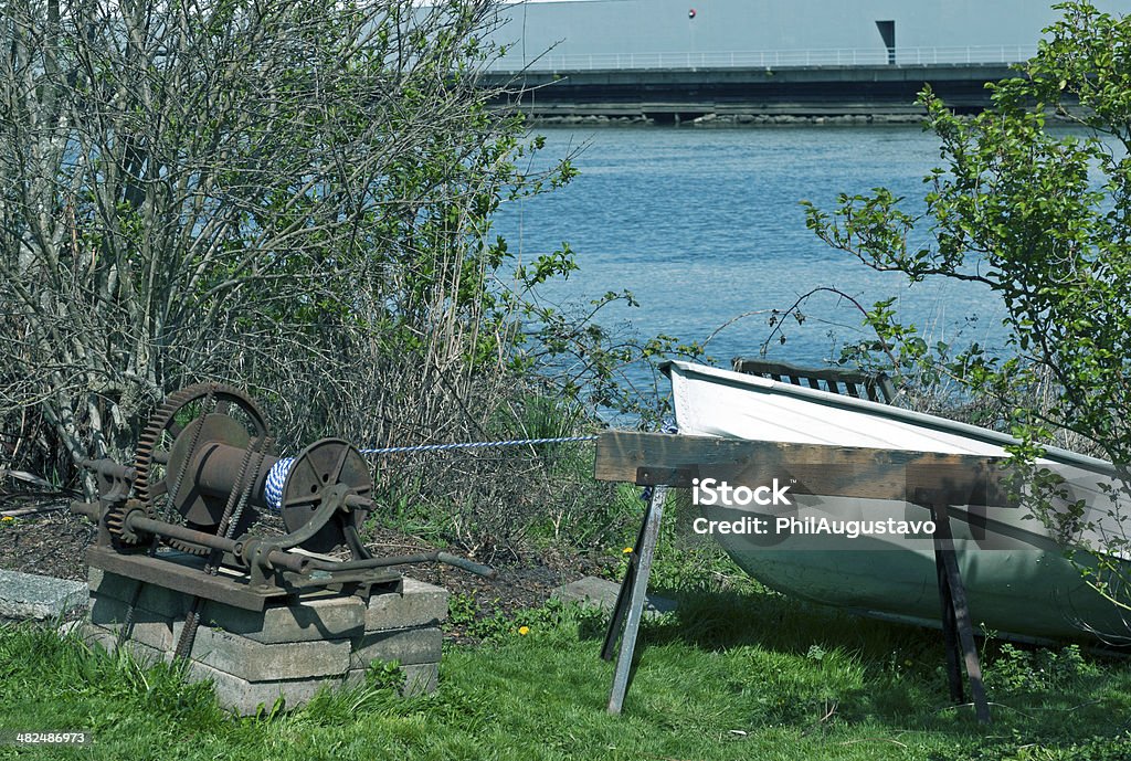 Winch la corde au-dessus de la rivière en bateau à Seattle, dans l'État de Washington - Photo de Bateau à rames libre de droits