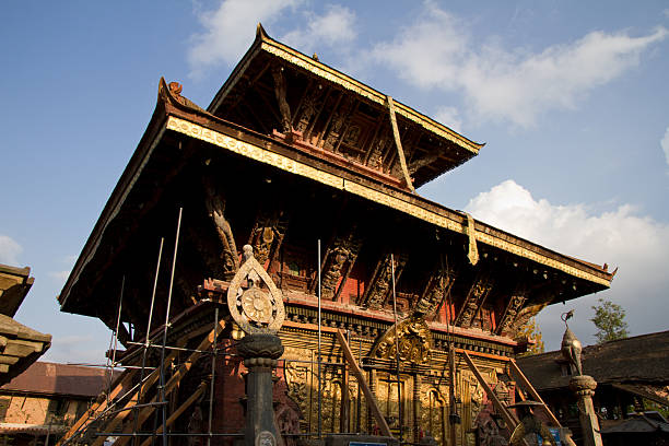 tempio changu narayan terremoto danni, nepal - changu narayan temple foto e immagini stock