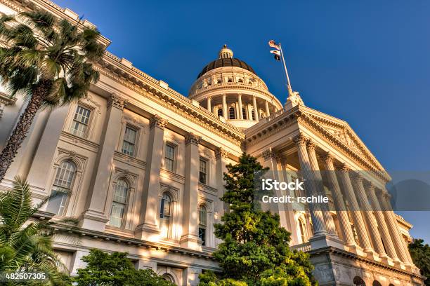 Foto de Capitol Iluminado Pelo Pôrdosol e mais fotos de stock de Califórnia - Califórnia, Capitólio Estatal, Capitólio do Estado da Califórnia
