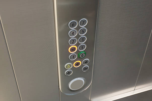 boutons d'ascenseur - elevator push button stainless steel floor photos et images de collection