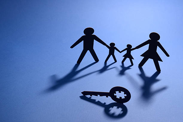 istock family illustration with puzzle key 482510979
