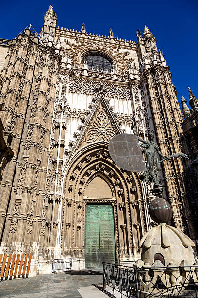 catedral de sevilha, espanha - unesco world heritage site cathedral christianity religion - fotografias e filmes do acervo