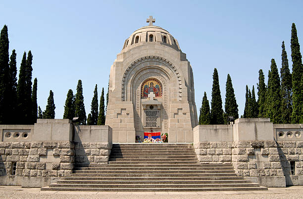 cappella in serbo zeitenlik - st george flag architecture famous place foto e immagini stock