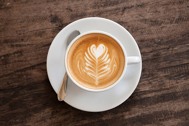xícara de café com leite de arte coração - coffee latté cappuccino art - fotografias e filmes do acervo