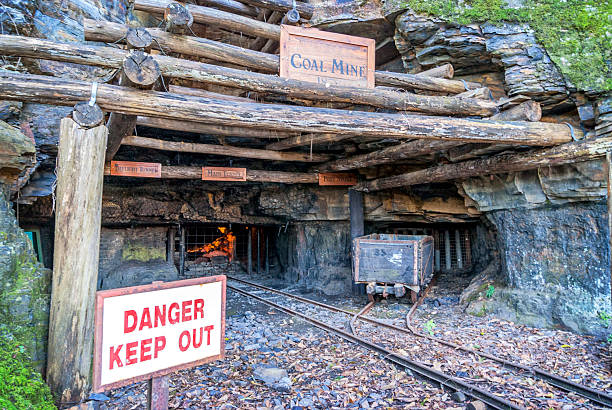 coal mining - train coal mining australia stock-fotos und bilder