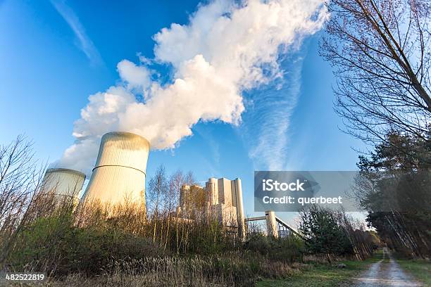 Kraftwerk In Den Frühling Stockfoto und mehr Bilder von Abgas - Abgas, Außenaufnahme von Gebäuden, Baum