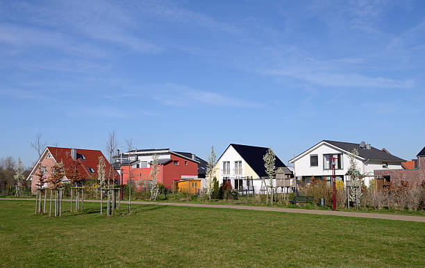 nowe osada/różne jednej rodziny domy domy - detached house semi detached house home interior germany zdjęcia i obrazy z banku zdjęć