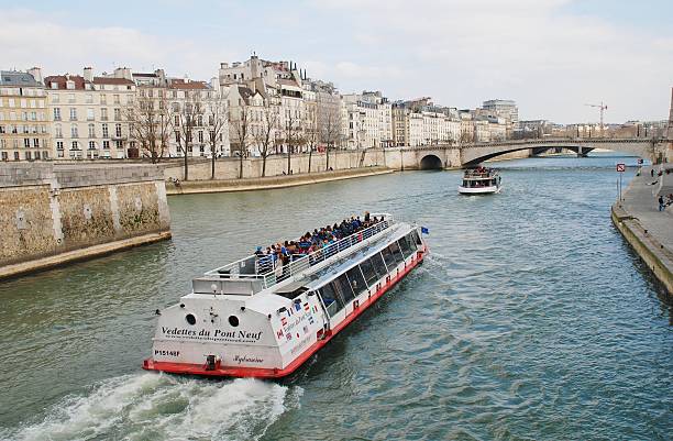 река сена экскурсия лодки - pont de la tournelle стоковые фото и изображения