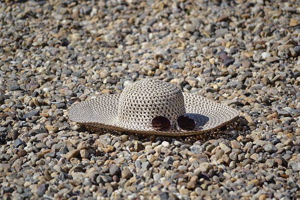 istock Sun hat and sunglasses on the beach 482528612
