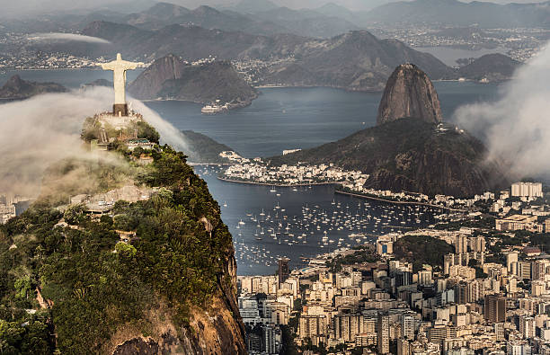 美しいリオデジャネイロ - christ the redeemer rio de janeiro brazil corcovado ストックフォトと画像
