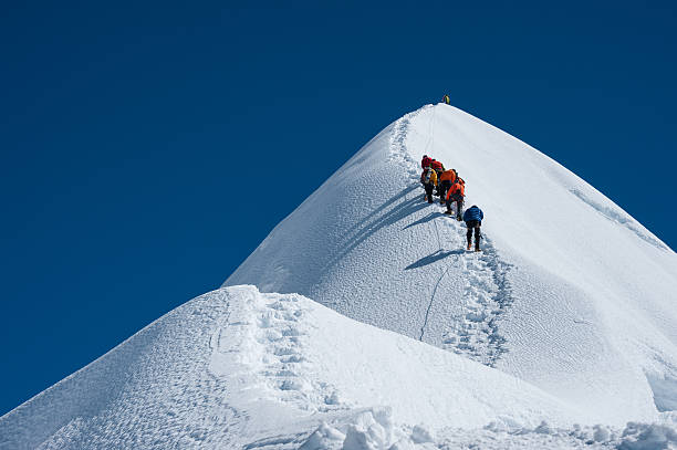 imja tse или остров peakclimbing, эверест регионе,, непал - mountain mountain climbing climbing snow стоковые фото и изображения