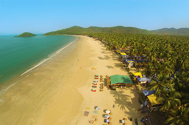 goa strand von palolem von oben - goa stock-fotos und bilder